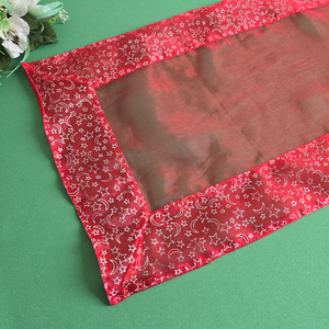 Piros színű, csillag-hold mintás karácsonyi organza asztalközép, asztali futó, terítő - karácsony - adventi díszek - adventi asztaldísz - Meska.hu