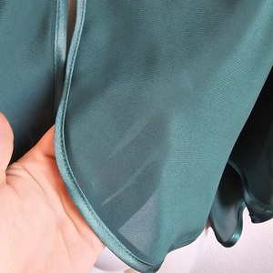 Fenyőzöld / Smaragdzöld színű szatén szegélyes muszlin pelerin, válltakaró - patentos - esküvő - kiegészítők - bolero és válltakaró - Meska.hu