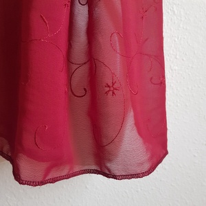 Borvörös színű hímzett muszlin sál, kendő, vállkendő, stóla - esküvő - kiegészítők - bolero és válltakaró - Meska.hu