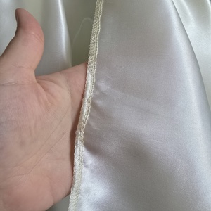 Ekrü színű szatén sál, kendő, vállkendő, stóla - esküvő - kiegészítők - bolero és válltakaró - Meska.hu