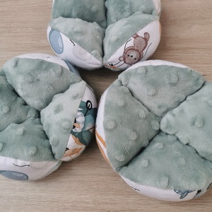 PRÉMIUM Montessori labda - Repülő róka, maci, nyuszi zsálya minky-vel - baba - mama - baba játékok - babakocka - Meska.hu