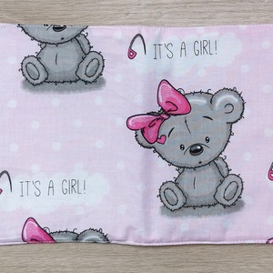 Egészségügyi kiskönyv borító It's a girl macis rózsaszín alapon  2 - játék & sport - babalátogató ajándékcsomag - Meska.hu