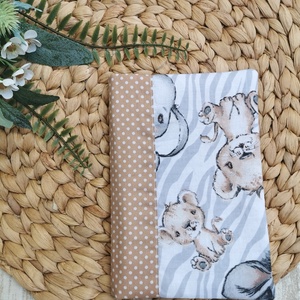Egészségügyi kiskönyv borító - Nagy mintás bébi állatos - Beige pöttyös oldallal UNISEX - Meska.hu