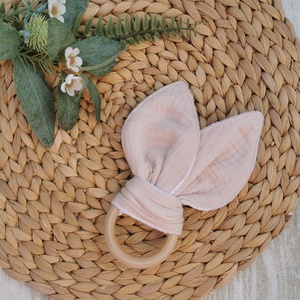 Nyuszifüles rágóka fa karikával - Bézs duplagéz anyagból UNISEX, Játék & Sport, Babalátogató ajándékcsomag, Varrás, MESKA