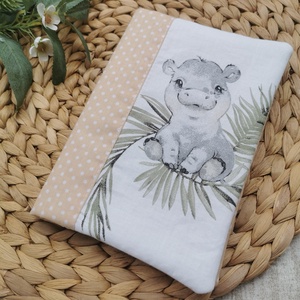 Egészségügyi kiskönyv borító kölyök vadállatos- zsálya pöttyös oldallal UNISEX, Játék & Sport, Babalátogató ajándékcsomag, Varrás, MESKA