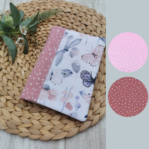 Egészségügyi kiskönyv borító lepkés- mályva pöttyös oldallal  - játék & sport - babalátogató ajándékcsomag - Meska.hu