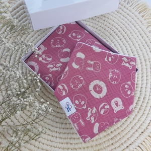 Babalátogató ajándék csomag, pink állatok, duplagéz babatakaró és vízhatlan nyálkendő  - játék & sport - babalátogató ajándékcsomag - Meska.hu