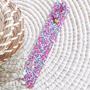 Liberty könyvjelző szivecske medállal, apró pink virágos, LuannaBaby  - könyv & zene - könyvjelző - Meska.hu