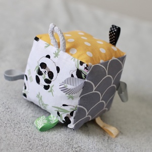 Kontrasztos pandás babakocka - Meska.hu Kontrasztos pandás babakocka - Meska.hu