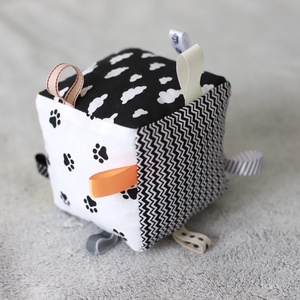 Kontrasztos rókás babakocka - játék & sport - 3 éves kor alattiaknak - babakocka - Meska.hu