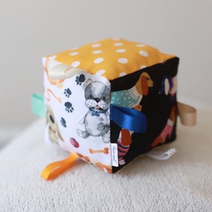 Kontrasztos tacskós / kutyás babakocka - Meska.hu Kontrasztos tacskós / kutyás babakocka - Meska.hu