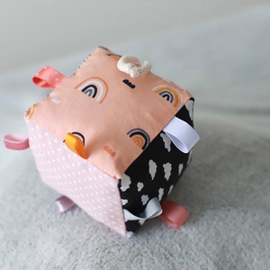 Pingvines-kontrasztos babakocka - játék & sport - 3 éves kor alattiaknak - babakocka - Meska.hu Pingvines-kontrasztos babakocka - játék & sport - 3 éves kor alattiaknak - babakocka - Meska.hu