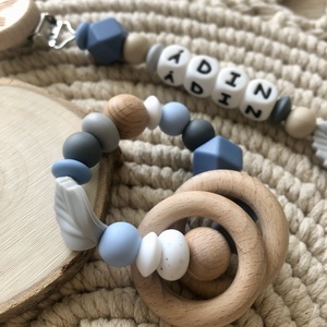 Cumilánc és csörgős marokrágcsa díszdobozban � Babalátogató ajándék � Babaváró ajándék - játék & sport - 3 éves kor alattiaknak - cumilánc - Meska.hu