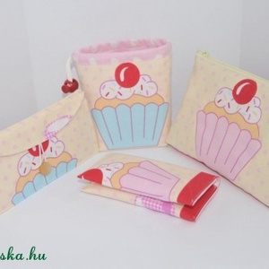 Muffin mintás-pöttyös tisztasági betét tartó és tampon tartó egyben -  - Meska.hu