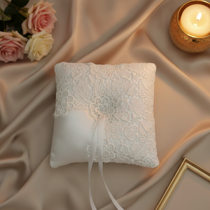 Esküvői fehér szatén gyűrűpárna csipkével - Meska.hu
