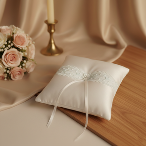 Esküvői fehér szatén gyűrűpárna halványkék csipkével - Meska.hu