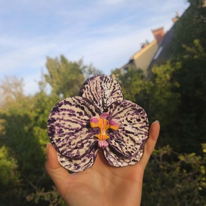 Kézműves orchidea dísz, ékszer tartó , Otthon & Életmód, Dekoráció, Dísztárgy, Festészet, Gyurma, Kézműves orchidea asztali dísz, ékszertartó tálka.
Több színben elérhető, egyedi színösszeállításér..., MESKA