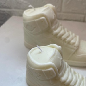 Nike sneaker gyertya - karácsony - karácsonyi lakásdekoráció - karácsonyi illatgyertya, mécses - Meska.hu