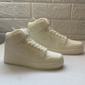 Nike sneaker gyertya - karácsony - karácsonyi lakásdekoráció - karácsonyi illatgyertya, mécses - Meska.hu