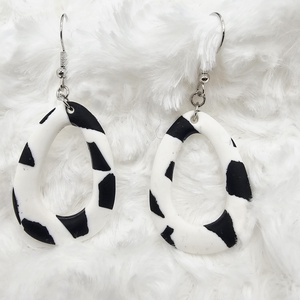 Fehér -fekete mintás, Ékszer, Fülbevaló, Lógó fülbevaló, Gyurma, Agyagozás, MESKA
