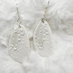 Fehér selyemfénnyel, Ékszer, Fülbevaló, Lógó fülbevaló, Gyurma, Agyagozás, MESKA