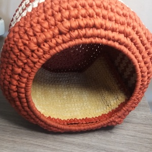 Horgolt cicabújó, kisállatfekhely - Meska.hu