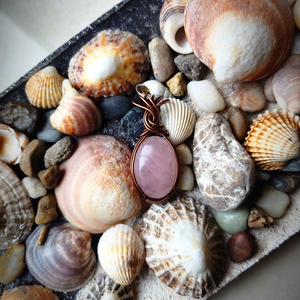 Rózsakvarc medál - ékszer - nyaklánc - medálos nyaklánc - Meska.hu