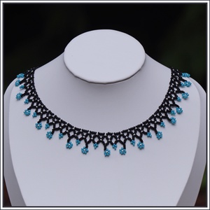 Kék virágos nyaklánc, Ékszer, Nyaklánc, Gyöngyös nyaklánc, Gyöngyfűzés, gyöngyhímzés, MESKA