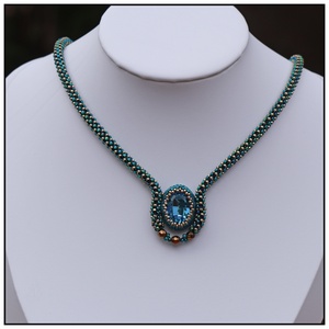 Bellis nyaklánc, Ékszer, Nyaklánc, Gyöngyös nyaklánc, Gyöngyfűzés, gyöngyhímzés, MESKA