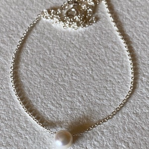 Minimál ezüst nyaklánc tenyésztett gyönggyel - ékszer - nyaklánc - gyöngyös nyaklánc - Meska.hu