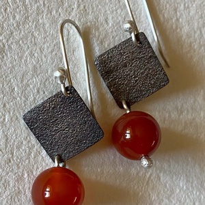 Ezüst fülbevaló karneollal - ékszer - fülbevaló - lógó fülbevaló - Meska.hu