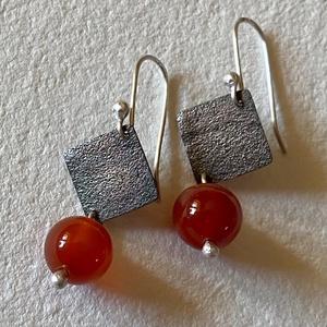 Ezüst fülbevaló karneollal - ékszer - fülbevaló - lógó fülbevaló - Meska.hu