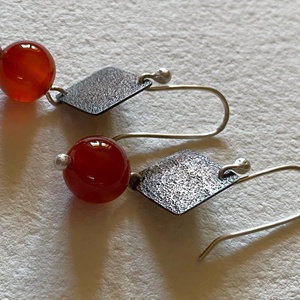 Ezüst fülbevaló karneollal - ékszer - fülbevaló - lógó fülbevaló - Meska.hu