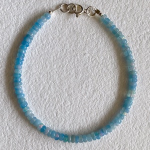 Kék opál karkötő - ékszer - karkötő - gyöngyös karkötő - Meska.hu