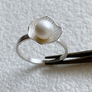 Ezüst gyűrű Swarovski gyönggyel - Meska.hu