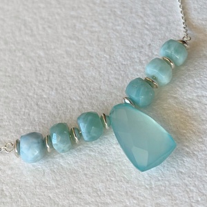 Larimár és kalcedon  -  ezüst nyaklánc - ékszer - karkötő - gyöngyös karkötő - Meska.hu