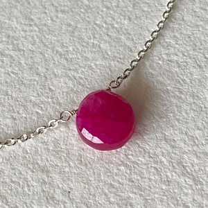 Minimál nyaklánc rubinnal - Meska.hu