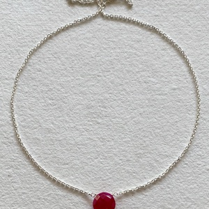 Minimál nyaklánc rubinnal - ékszer - nyaklánc - medálos nyaklánc - Meska.hu