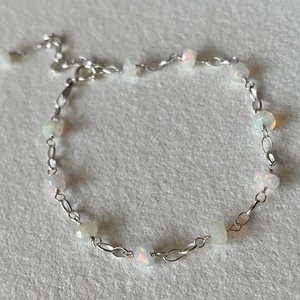 Karkötő opállal - ékszer - karkötő - lánc karkötő - Meska.hu