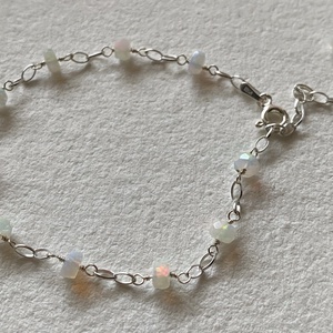 Karkötő opállal - ékszer - karkötő - lánc karkötő - Meska.hu