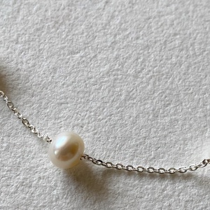 Minimál ezüst nyaklánc tenyésztett gyönggyel - ékszer - nyaklánc - gyöngyös nyaklánc - Meska.hu