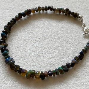 Karkötő opállal - ékszer - karkötő - gyöngyös karkötő - Meska.hu