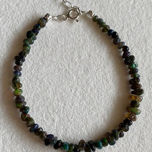 Karkötő opállal - ékszer - karkötő - gyöngyös karkötő - Meska.hu