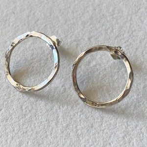 Kör ezüst bedugós fülbevaló , Ékszer, Fülbevaló, Lógós kerek fülbevaló, Ékszerkészítés, Ötvös, MESKA