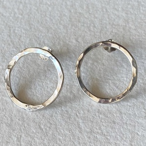 Kör ezüst bedugós fülbevaló  - ékszer - fülbevaló - lógós kerek fülbevaló - Meska.hu