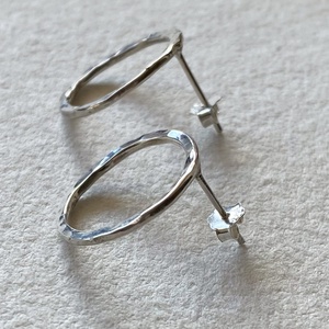 Kör ezüst bedugós fülbevaló  - ékszer - fülbevaló - lógós kerek fülbevaló - Meska.hu