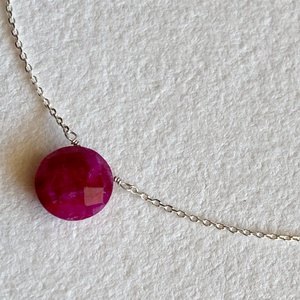 Minimál nyaklánc rubinnal, Ékszer, Nyaklánc, Medálos nyaklánc, Ékszerkészítés, Ötvös, MESKA