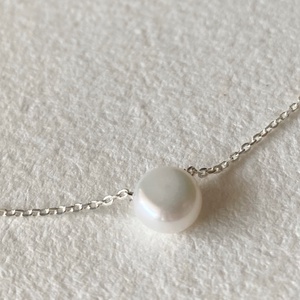 Minimál ezüst nyaklánc tenyésztett gyönggyel - ékszer - nyaklánc - gyöngyös nyaklánc - Meska.hu