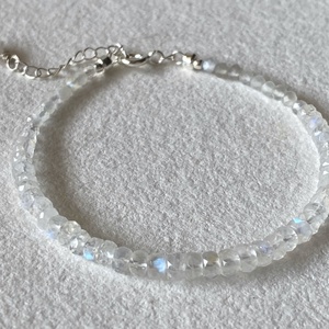 Holdkő karkötő - ékszer - karkötő - gyöngyös karkötő - Meska.hu