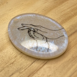 Kutya mancs és kéz motívumos medál  UV gyantából, lánc nélkül, Ékszer, Nyaklánc, Medál, Ékszerkészítés, MESKA